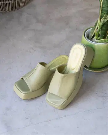Kastane 벌키 힐 샌들