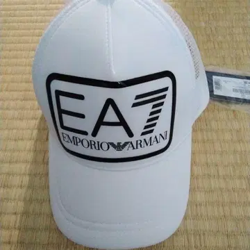 아르마니 EA7 캡 화이트