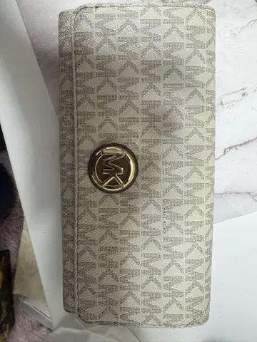 MICHAEL KORS 모노그램 장지갑 베이지
