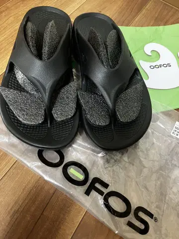 OOFOS 블랙 샌들 EU38(USAM5/W7)24.0cm