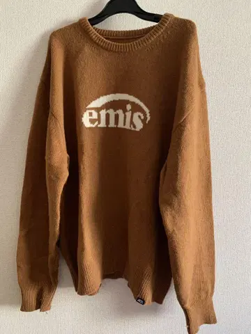 emis 니트 스웨터