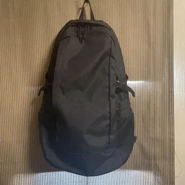 MUJI 어깨 부담을 줄여주는 발수 대용량 럭색 블랙