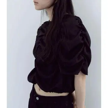 MEER. CREAM PUFF TOP /BLK