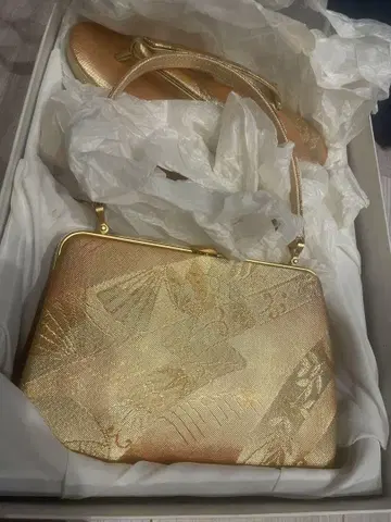 금색 꽃무늬 조리 23.5cm 백 세트 상품 (박스 포장) 성인식