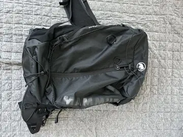 Mammut 블랙 백팩 Active Spine