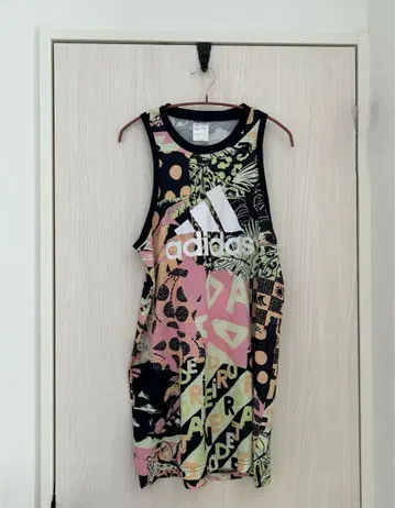 [새상품급] adidas 로고 올 패턴 슬리브리스 미니 원피스 L 사이즈