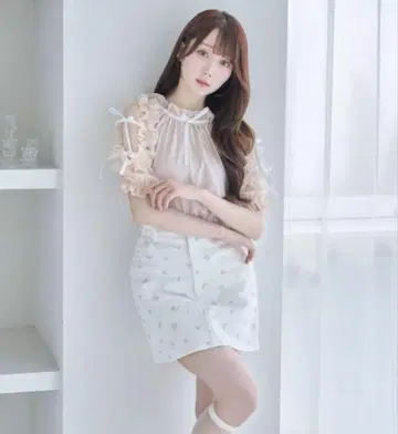 RoseMuse shoulder frills blouse