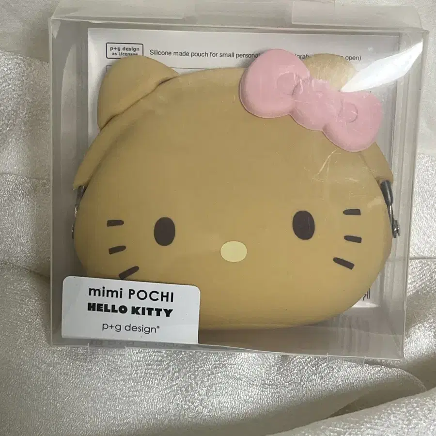 HIGH CHEEKS☆Hello Kitty Padded Notebook Pouch 15インチ Hello Kitty Padded Notebook Pouch (15inch/Silver) | eBay