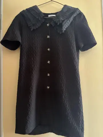 프릴 장식 옷깃 블랙 미니 원피스 반팔