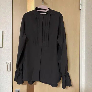 블랙 플리츠 스탠드 카라 셔츠