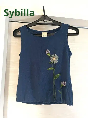 Sybilla 시빌라 꽃 자수 네이비 니트 슬리브리스