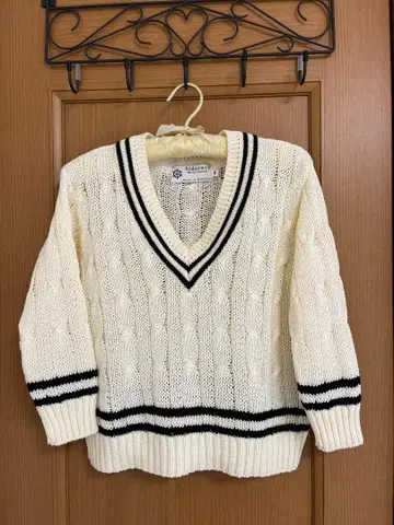 V넥 케이블 짜임 스웨터