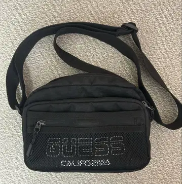GUESS 숄더백 로고 메쉬 크로스 바디백