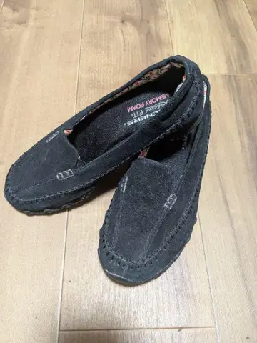 스케쳐스 슬립온 걷기 편하고 가벼움