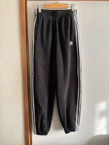 [새상품] adidas 아디다스 블랙 아디컬러 폴러 플리스 트랙 팬츠
