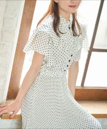 도트 무늬 프릴 옷깃 맥시 원피스