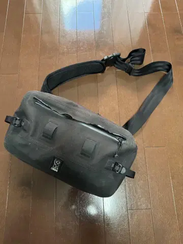 CHROME 크롬 블랙 바디백