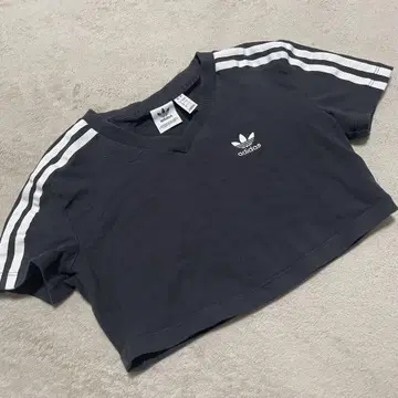 adidas 크롭 T셔츠 블랙 S