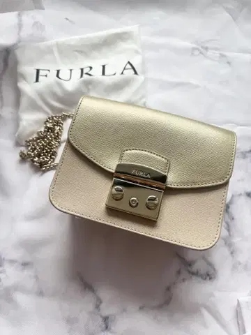 [새상품급] FURLA 메트로폴리스 가죽 숄더백 골드