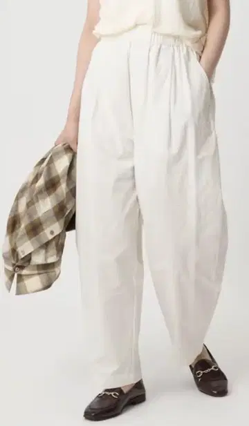 그린 라벨 릴랙싱 이지 커브 팬츠 화이트