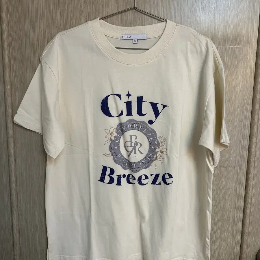 【CITY BREEZE】 LOGO CROP SHORT SLEEVE T-SHIRT jp.ktown4u.com : [CITYBREEZE] LOGO CROP SHORT SLEEVE T