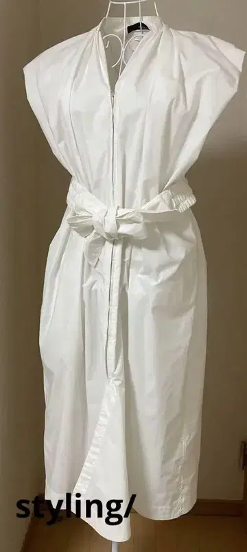 [ styling/ ] 화이트 슬리브리스 롱 원피스