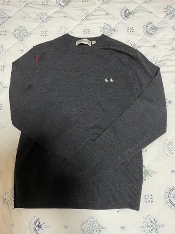 새상품급! UNIQLO 안야 힌드마치 메리노 크루넥 스웨터 M 사이즈