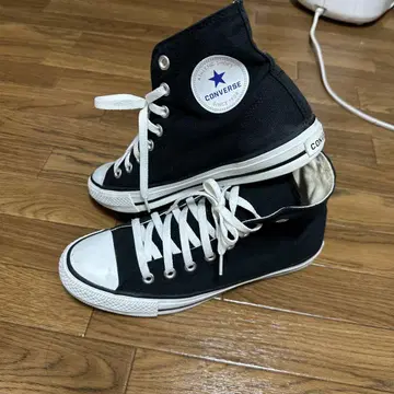 CONVERSE 블랙 하이컷 스니커즈