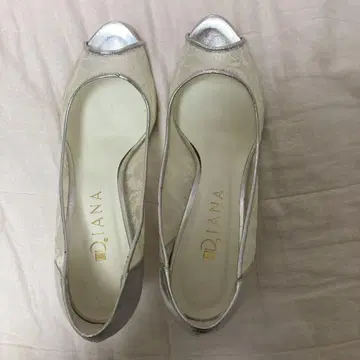 DIANA 아이보리 실버 하이힐