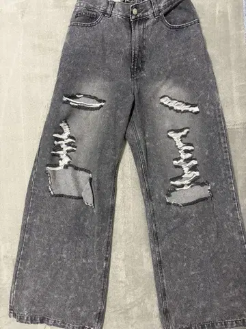 데미지 가공 그레이 와이드 레그 데님 팬츠