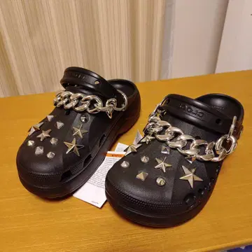 crocs baya platform clog 블랙 액세서리 부착