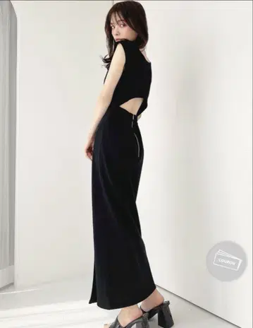 RESEXXY 백 오픈 슬릿 원피스 블랙