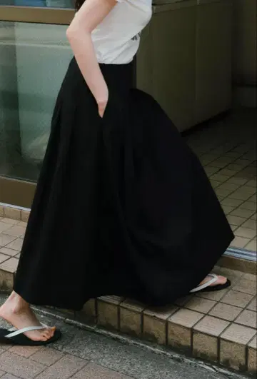 ZARA 플리츠 미디 스커트 블랙