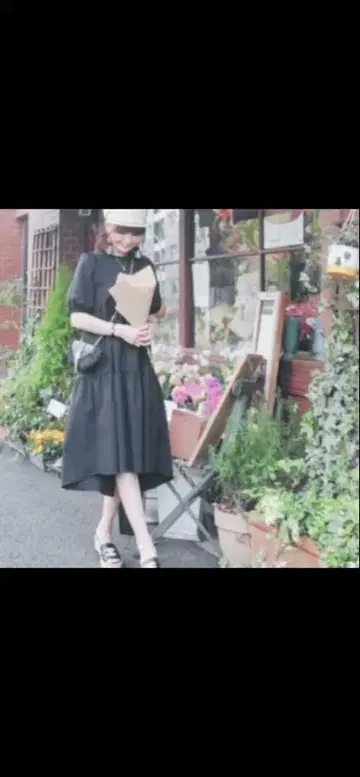&LOVE CLOSET 퍼프 슬리브 티어드 원피스 블랙