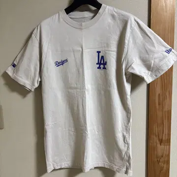 NEWERA 티셔츠