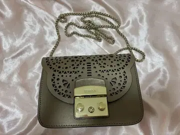 FURLA 컷 아웃 디자인 숄더백 메트로폴리스 훌라