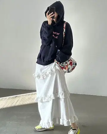 프릴 화이트 롱 스커트