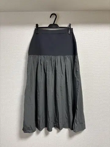 비어즐리 플레어 롱 스커트 그레이
