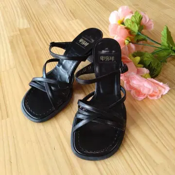 히미코 블랙 크로스 스트랩 미들힐 샌들 23