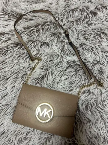 Michael Kors 숄더백 겸 지갑 백