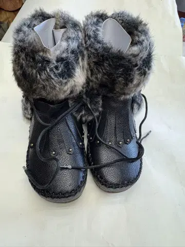 스터드 블랙 무톤 부츠