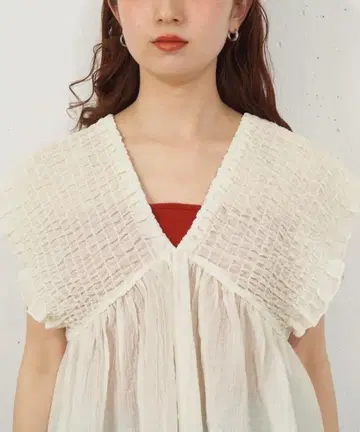 아이보리 프릴 상의 백리본