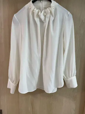 TONAL 토날 펄 하이넥 블라우스