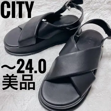 CITY 크로스 스트랩 샌들 블랙 신세틱 레더 크로스 샌들