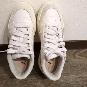 PUMA 화이트 스니커즈 24cm