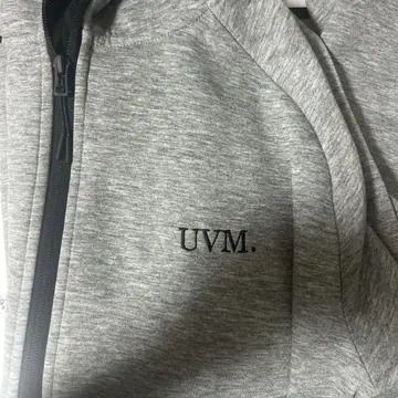 UVM. 그레이 후드티