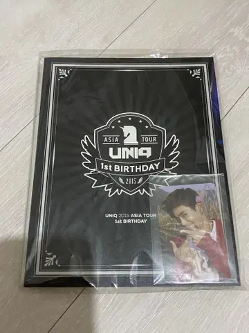 UNIQ 1st BIRTHDAY 포토 카드 포함