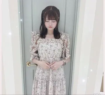 evelyn 어깨 프릴 꽃무늬 원피스