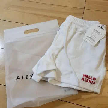알리시아 스탠 콜라보 산리오 키티 숏팬츠 완판