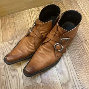 브라운 가죽 부츠 버클 포함